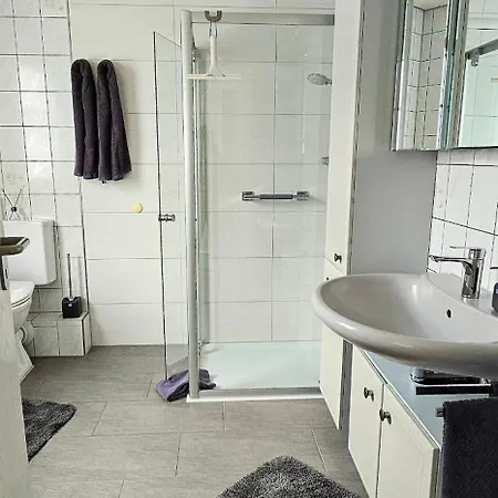 Gemuetliche Dachgeschosswohnung Mit Balkon In Apartmán