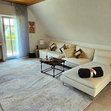 Gemuetliche Dachgeschosswohnung Mit Balkon In Apartmán Dortmund