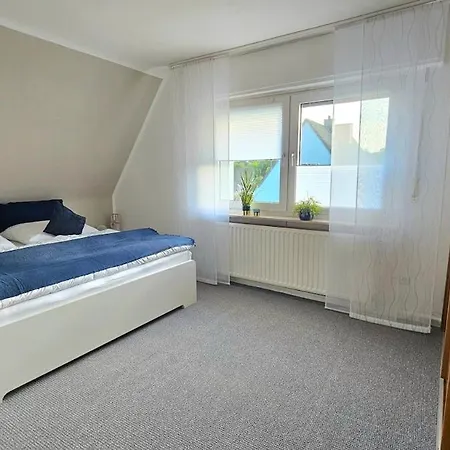 Gemuetliche Dachgeschosswohnung Mit Balkon In