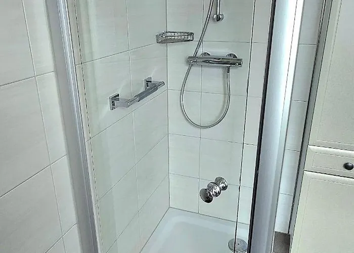 Gemuetliche Dachgeschosswohnung Mit Balkon In 公寓 *