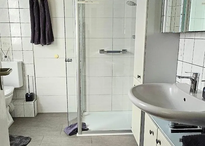 Gemuetliche Dachgeschosswohnung Mit Balkon In 公寓