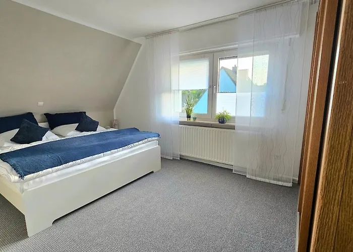 Gemuetliche Dachgeschosswohnung Mit Balkon In