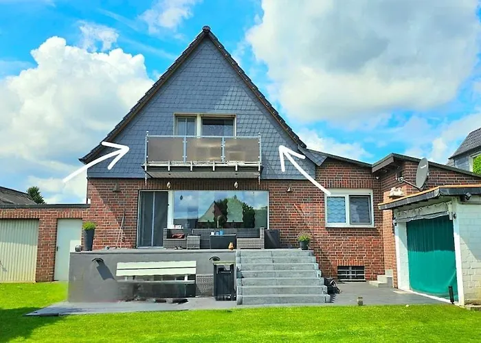 Gemuetliche Dachgeschosswohnung Mit Balkon In 公寓