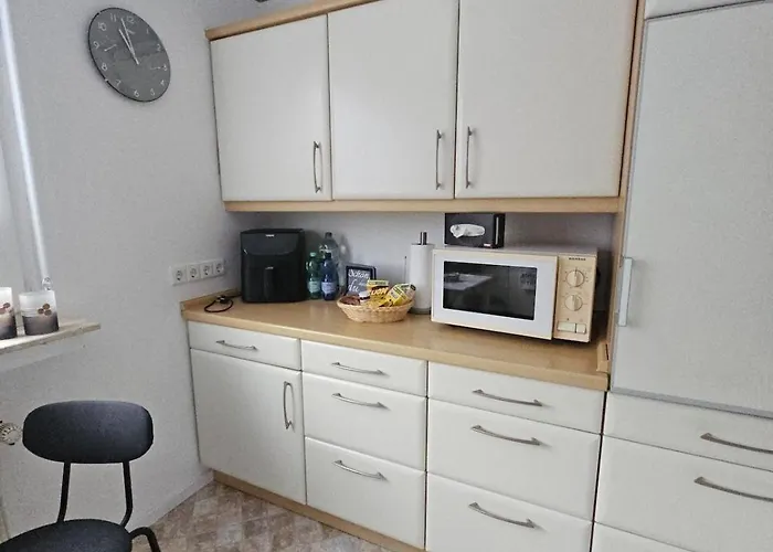 公寓 Gemuetliche Dachgeschosswohnung Mit Balkon In