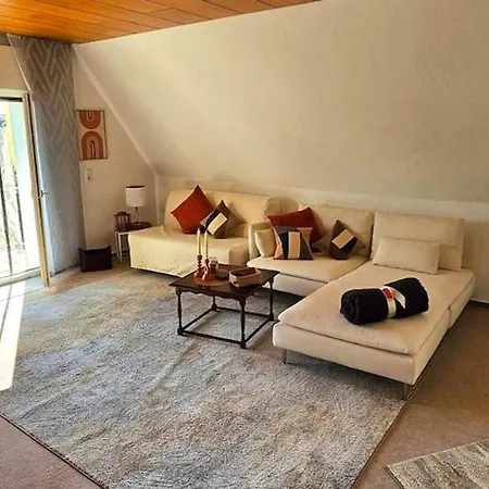 Gemuetliche Dachgeschosswohnung Mit Balkon In דורטמונד