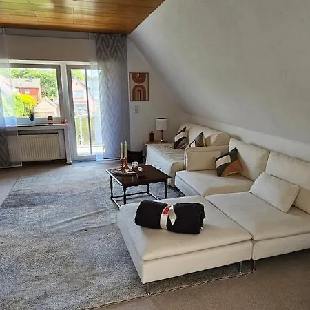Апартаменты Gemuetliche Dachgeschosswohnung Mit Balkon In Дортмунд