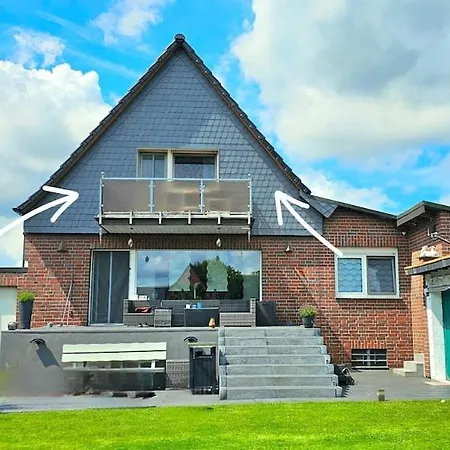 Gemuetliche Dachgeschosswohnung Mit Balkon In Апартаменты