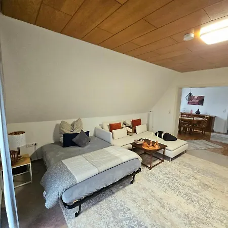 Gemuetliche Dachgeschosswohnung Mit Balkon In דורטמונד