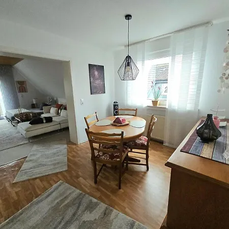 Gemuetliche Dachgeschosswohnung Mit Balkon In