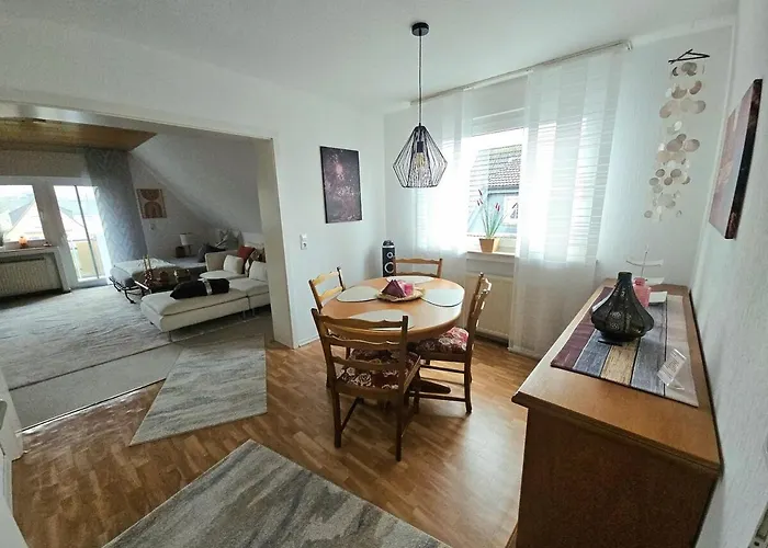 Gemuetliche Dachgeschosswohnung Mit Balkon In